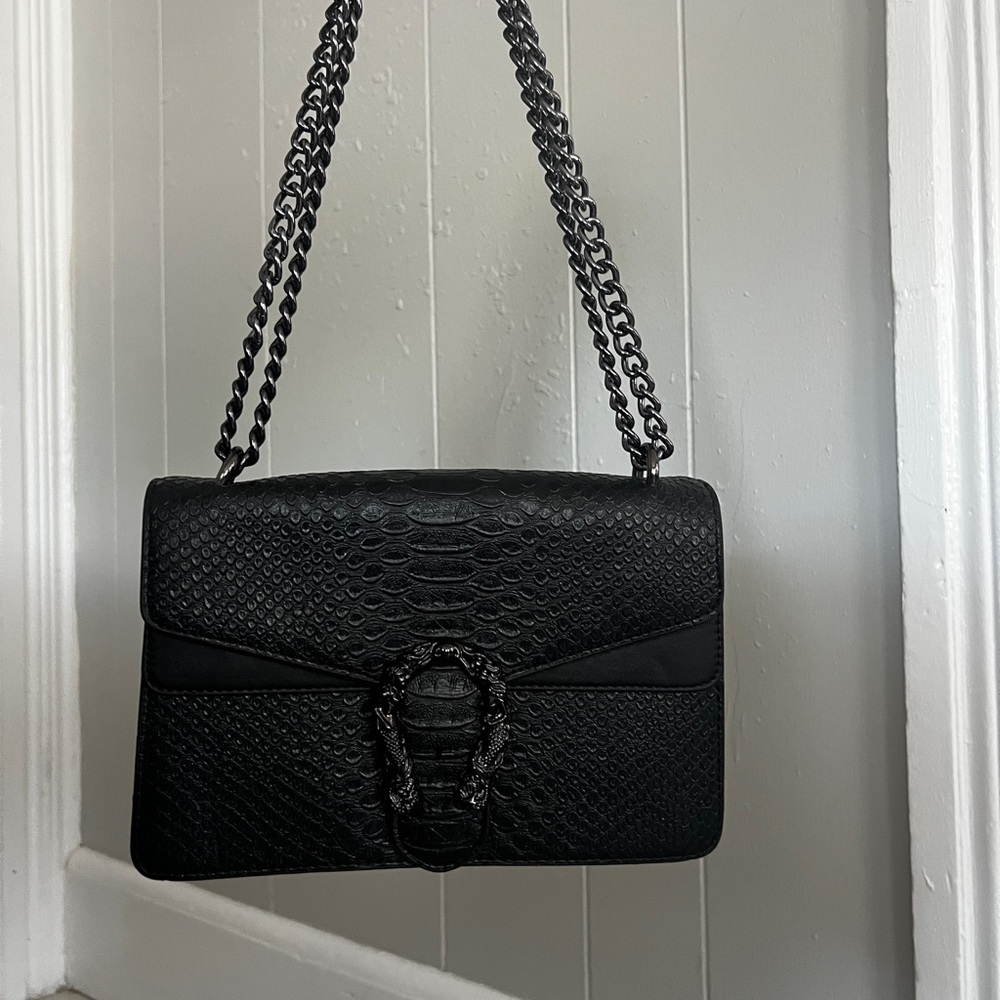 Amazon Black Textured Shoulder Bag with Chain Strap